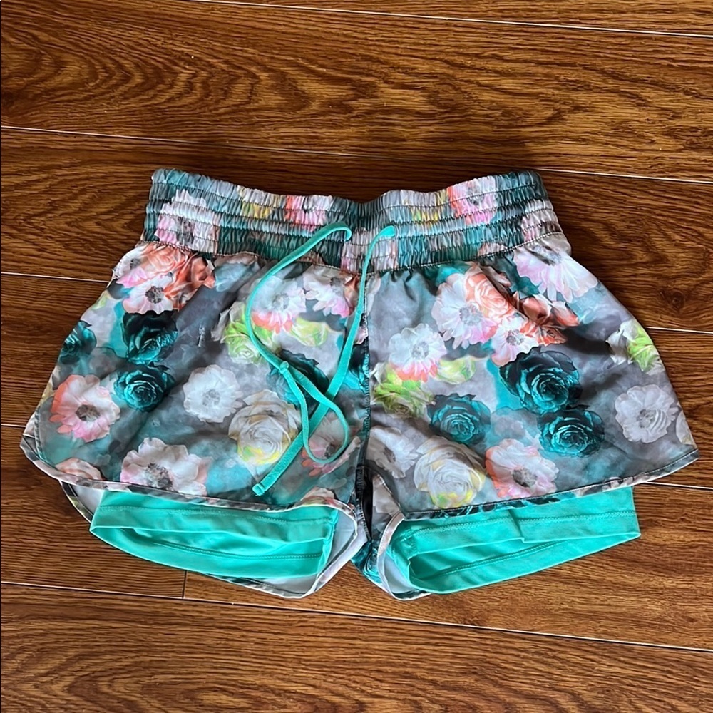 MPG Womens Double Layered Floral Gray Drawstring Athletic Shorts Size S